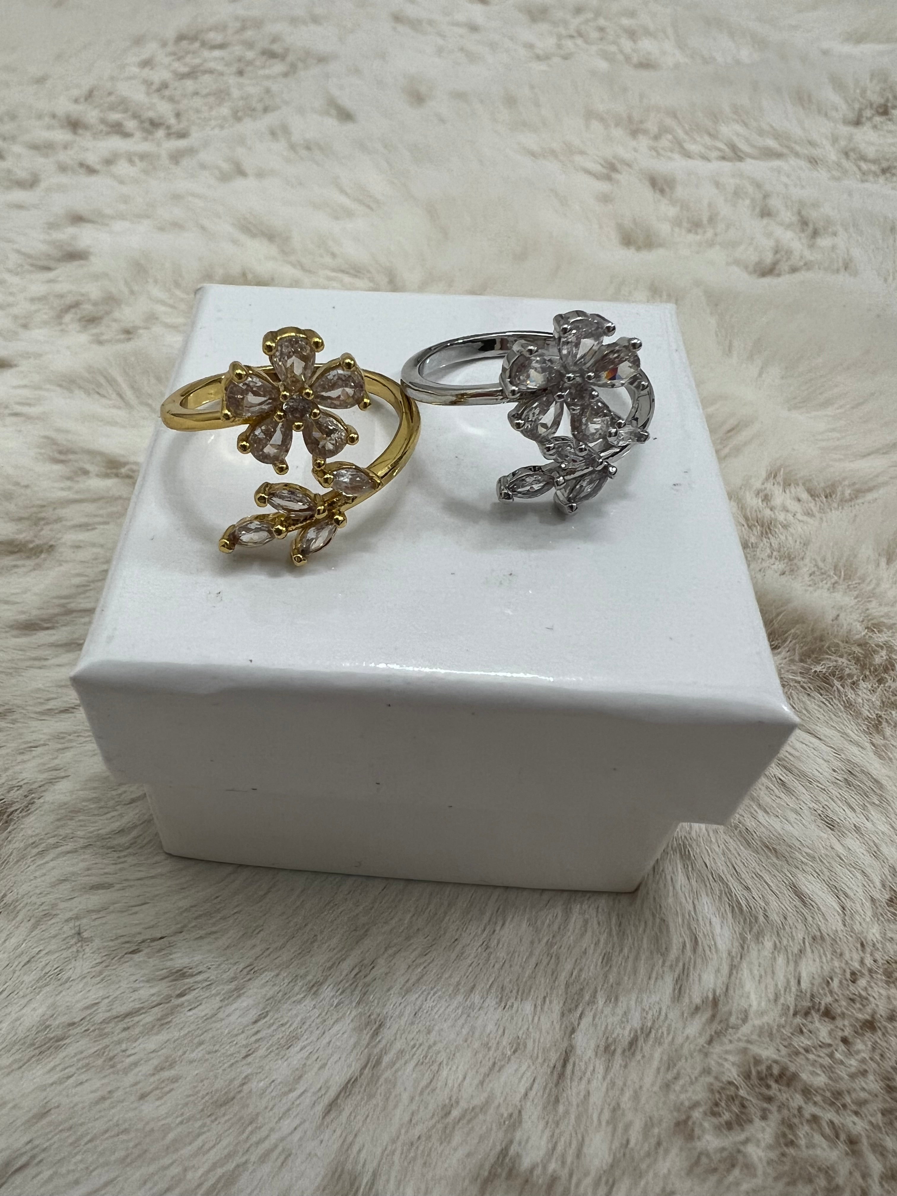 Anello fiore diamantato