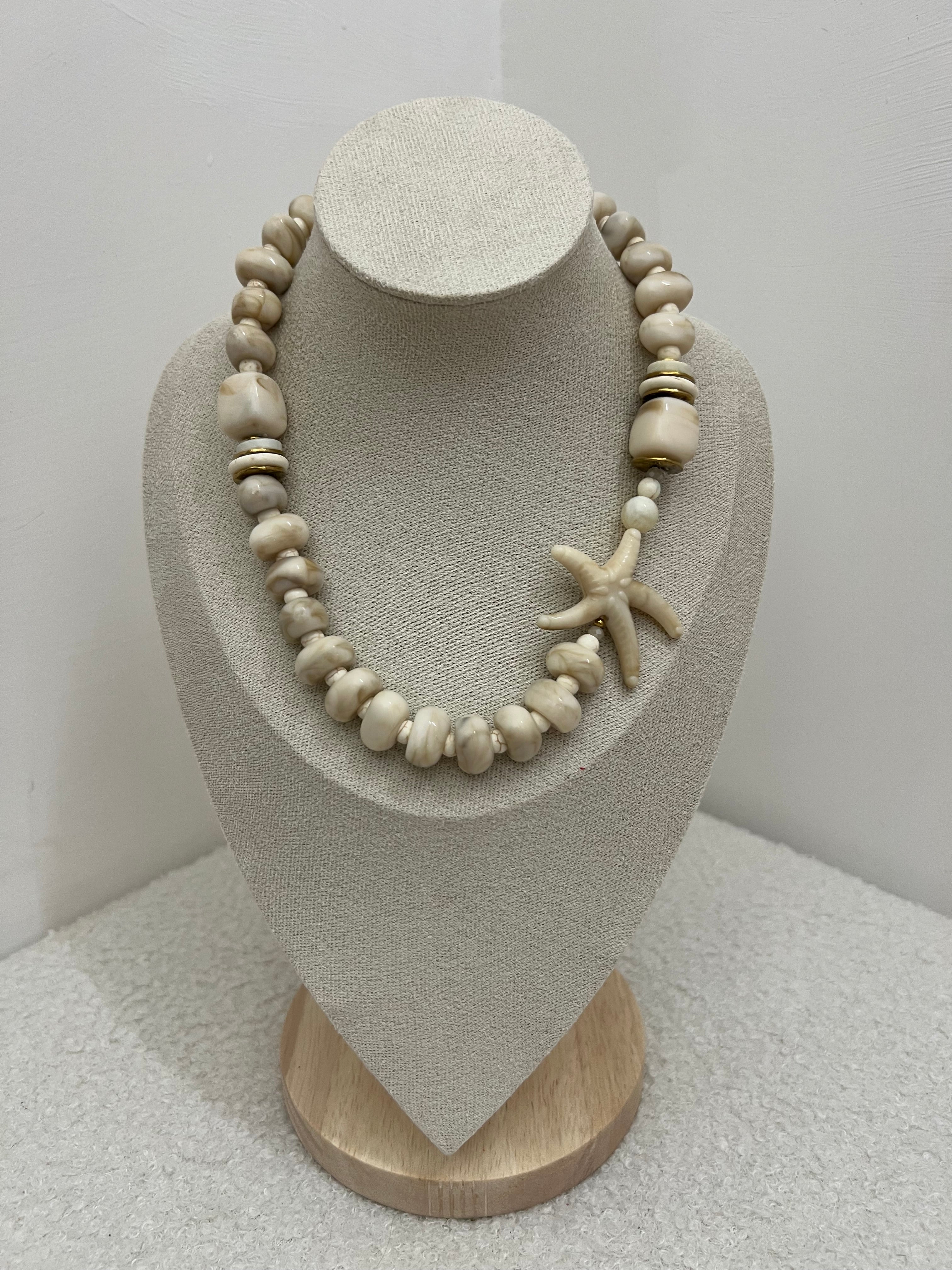 Collana beige, madreperla stella marina ￼