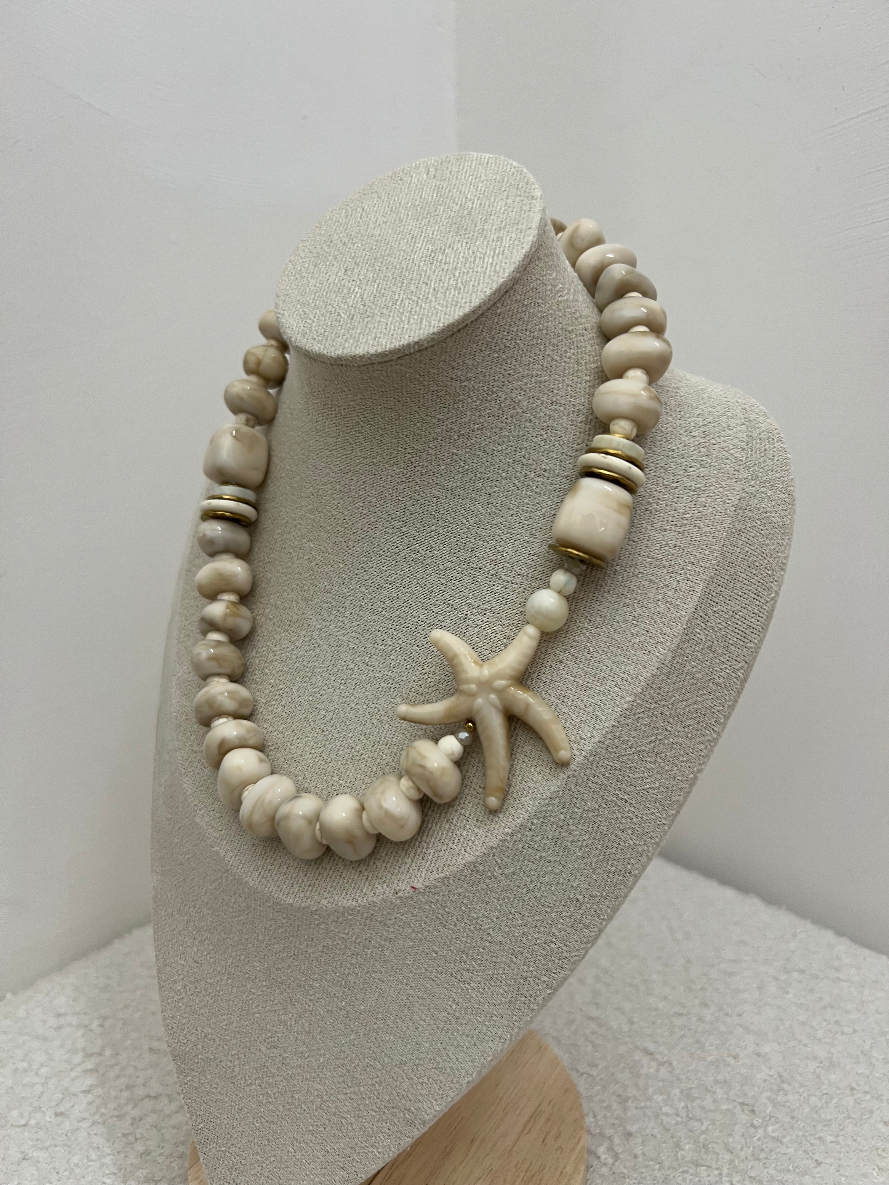 Collana beige, madreperla stella marina ￼
